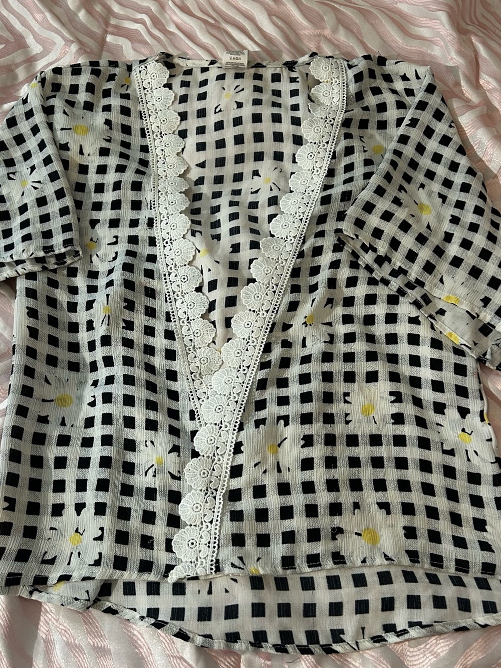 Black & White Gingham Lace-Trim Floral V-Neck Top